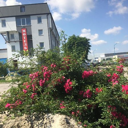 Autopark Hotel Львов Экстерьер фото