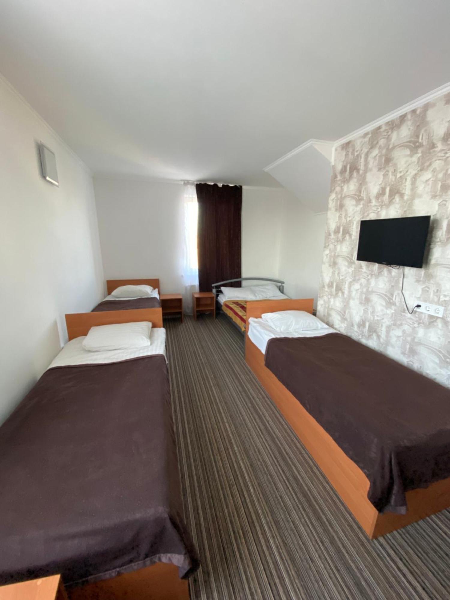 Autopark Hotel Львов Экстерьер фото