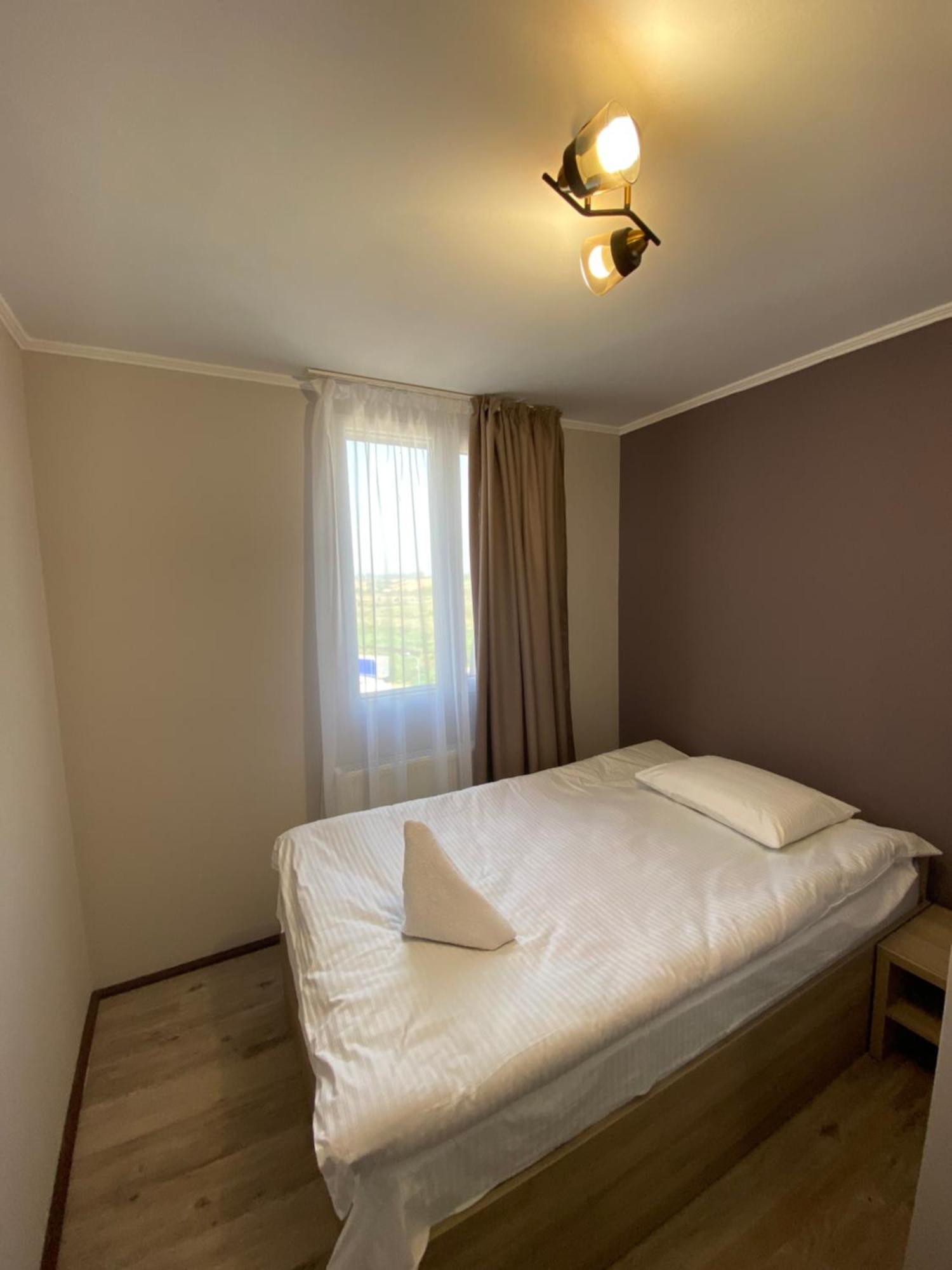 Autopark Hotel Львов Экстерьер фото
