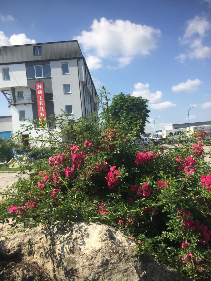 Autopark Hotel Львов Экстерьер фото