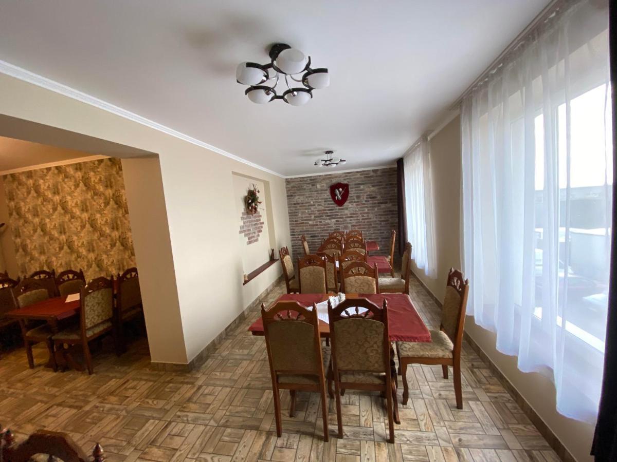 Autopark Hotel Львов Экстерьер фото