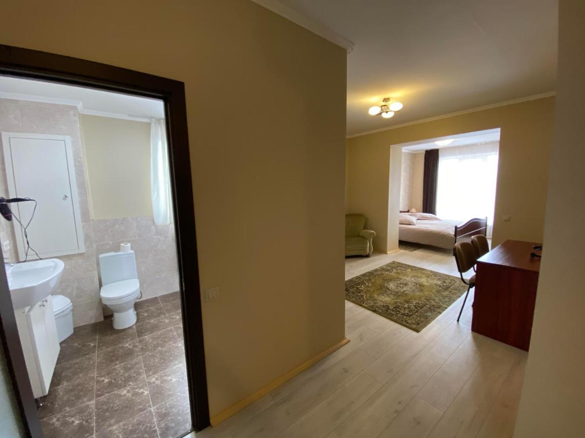 Autopark Hotel Львов Экстерьер фото