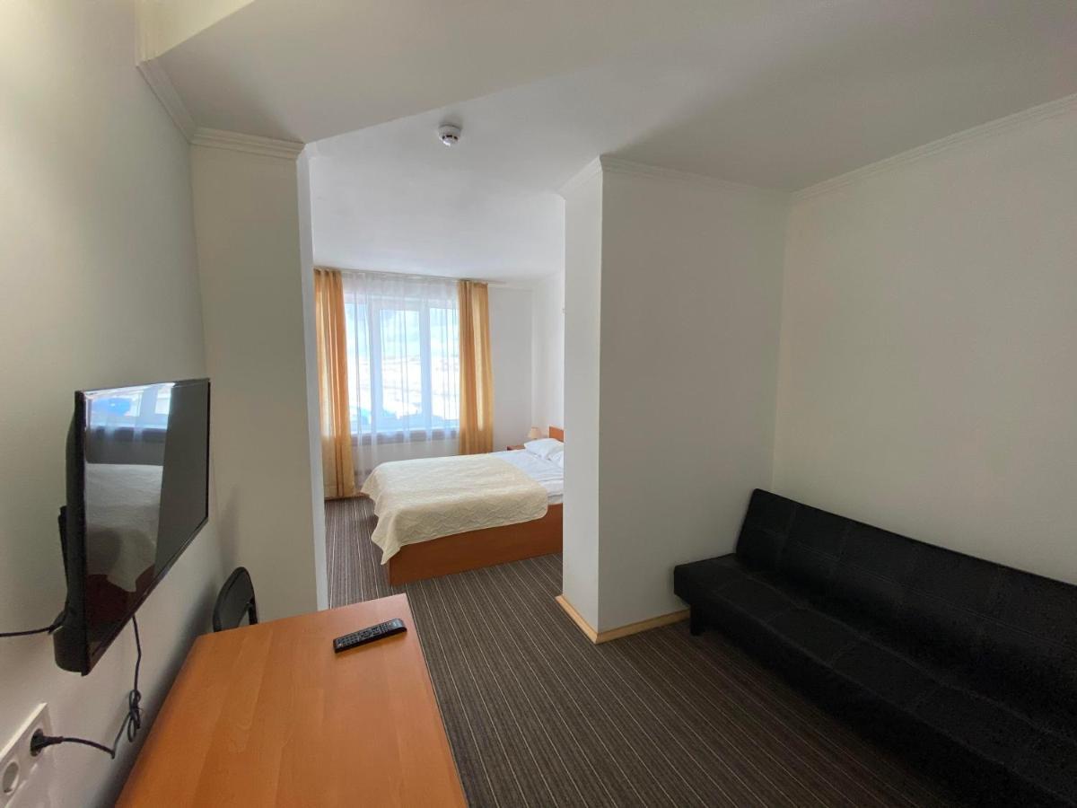 Autopark Hotel Львов Экстерьер фото
