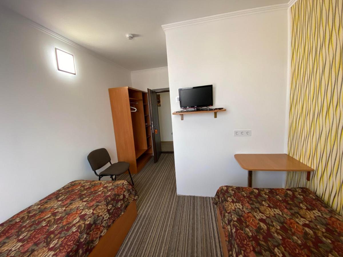 Autopark Hotel Львов Экстерьер фото