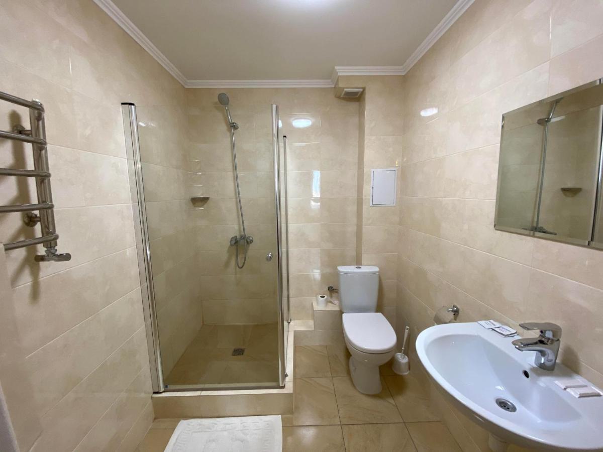 Autopark Hotel Львов Экстерьер фото