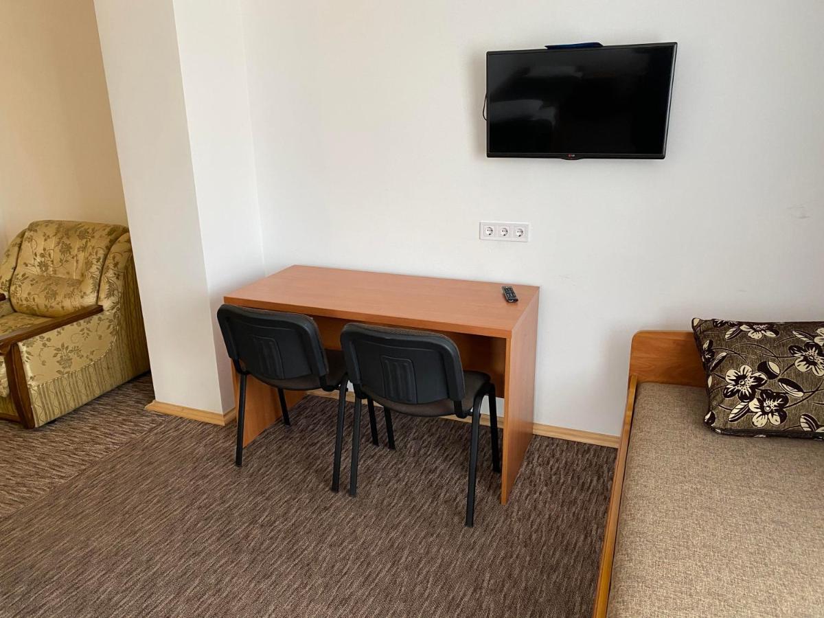 Autopark Hotel Львов Экстерьер фото