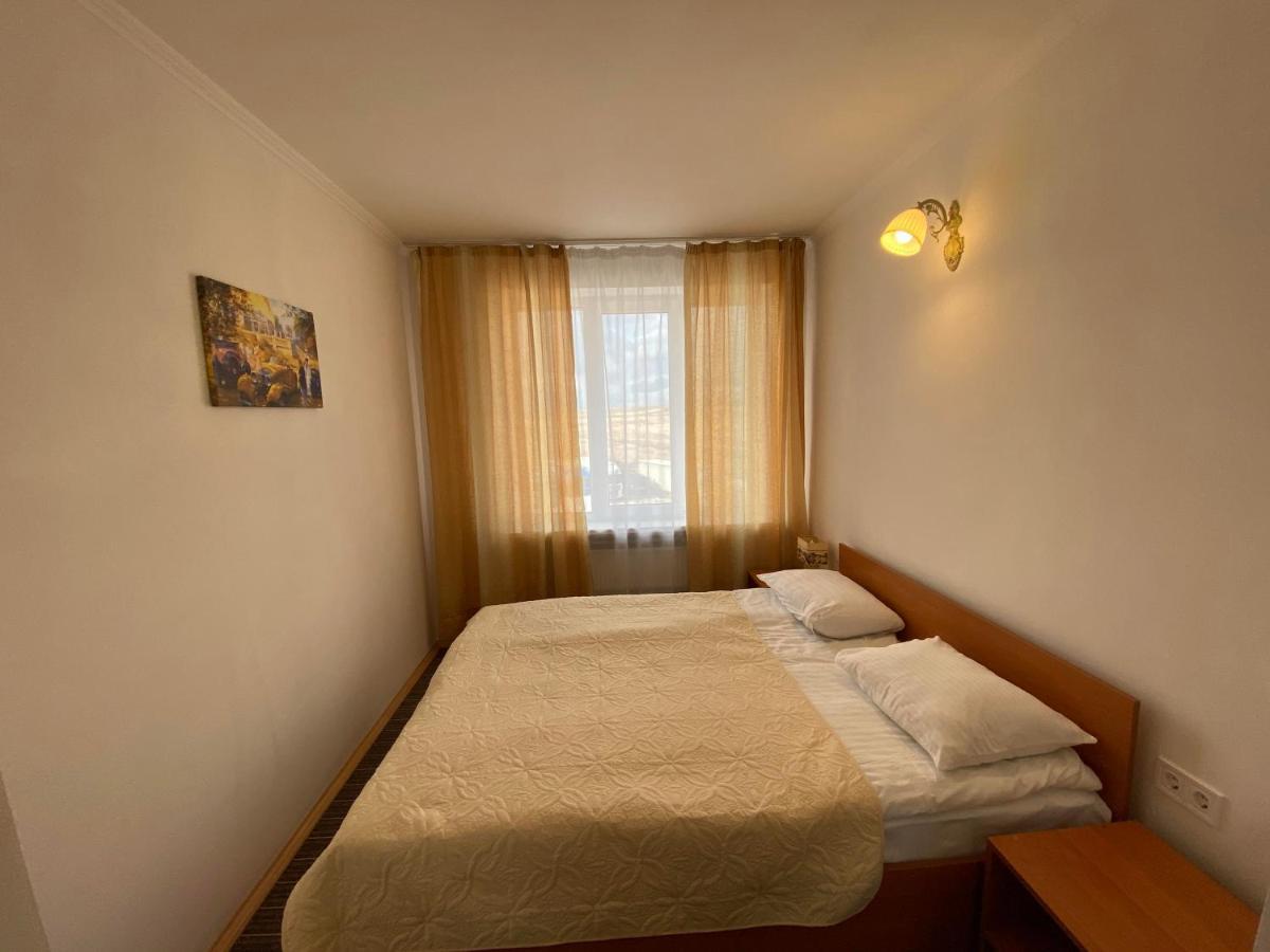 Autopark Hotel Львов Экстерьер фото