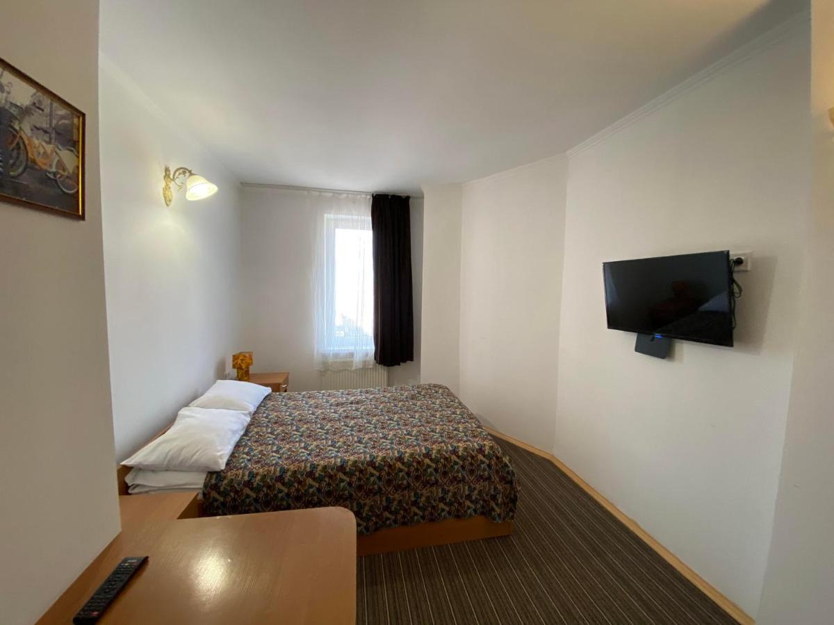 Autopark Hotel Львов Экстерьер фото