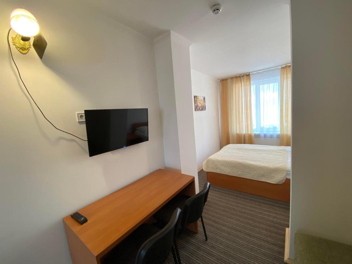 Autopark Hotel Львов Экстерьер фото