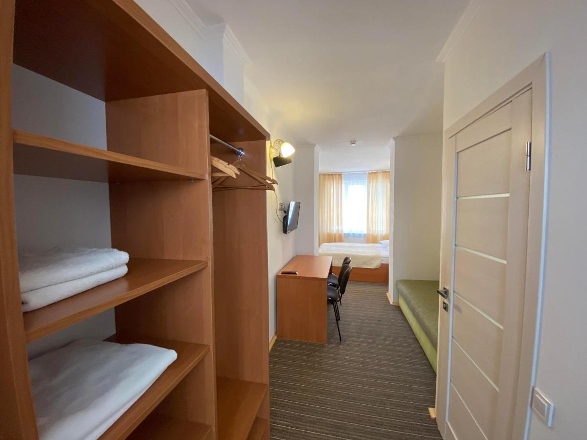Autopark Hotel Львов Экстерьер фото