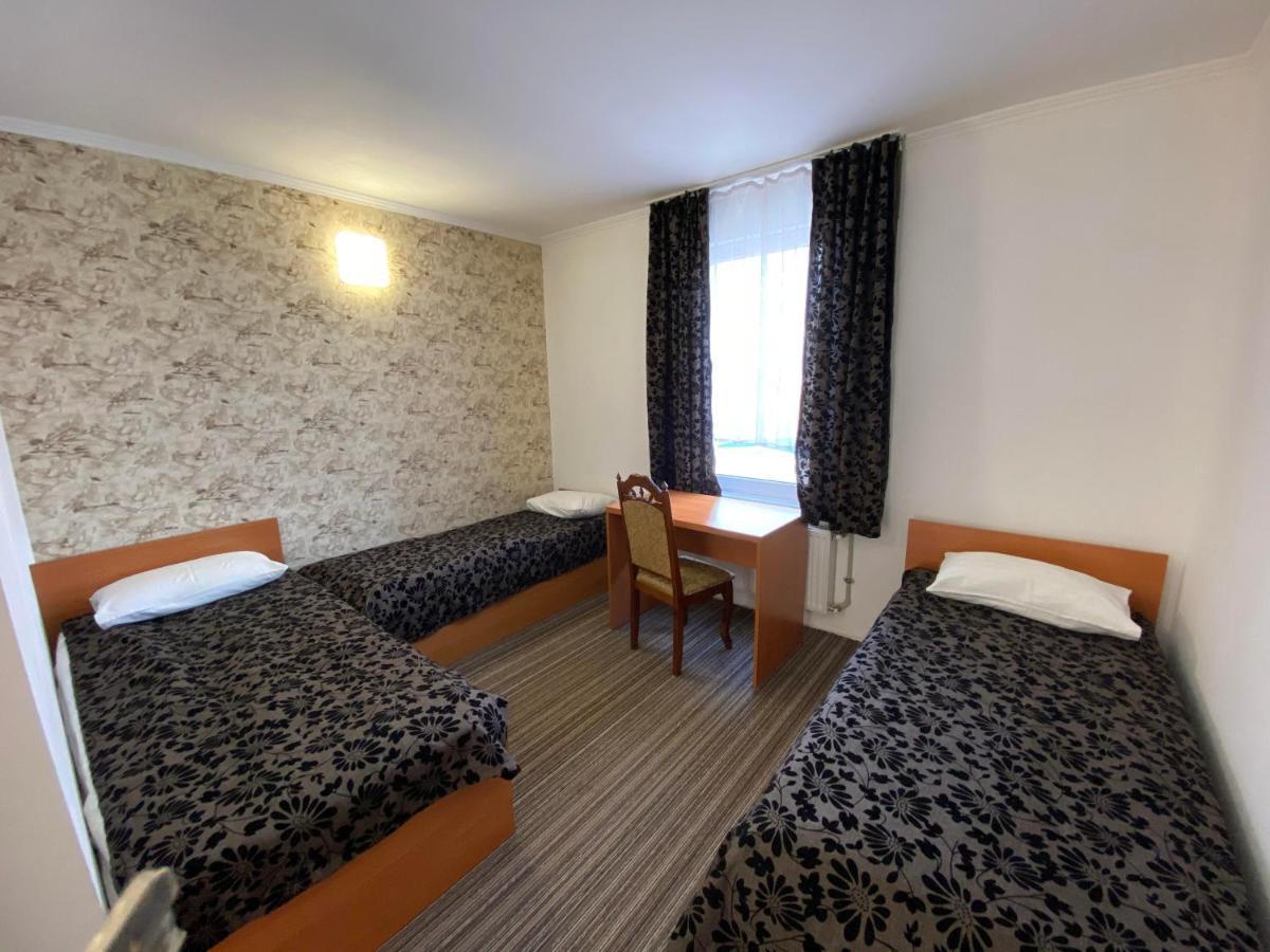 Autopark Hotel Львов Экстерьер фото