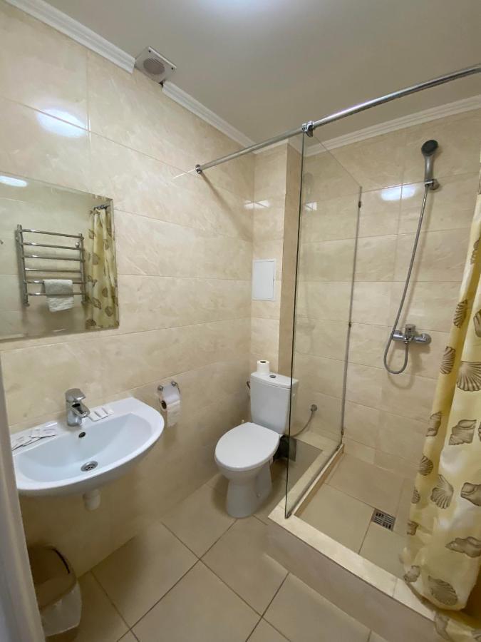 Autopark Hotel Львов Экстерьер фото