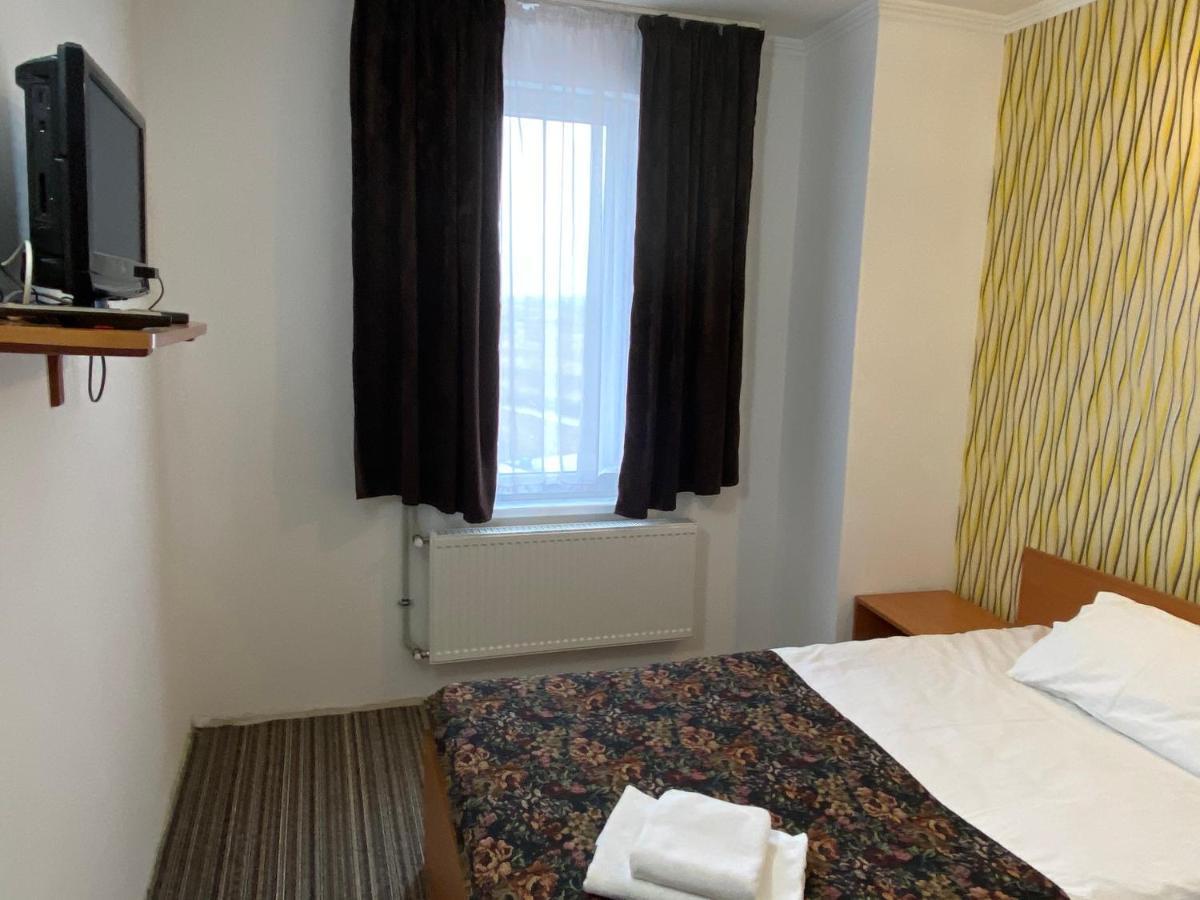 Autopark Hotel Львов Экстерьер фото